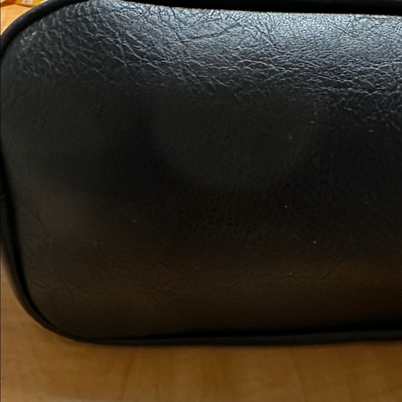 Malibu Skye Black faux Leather Bucket Bag with Woven handles Details - Picture 4 of 9